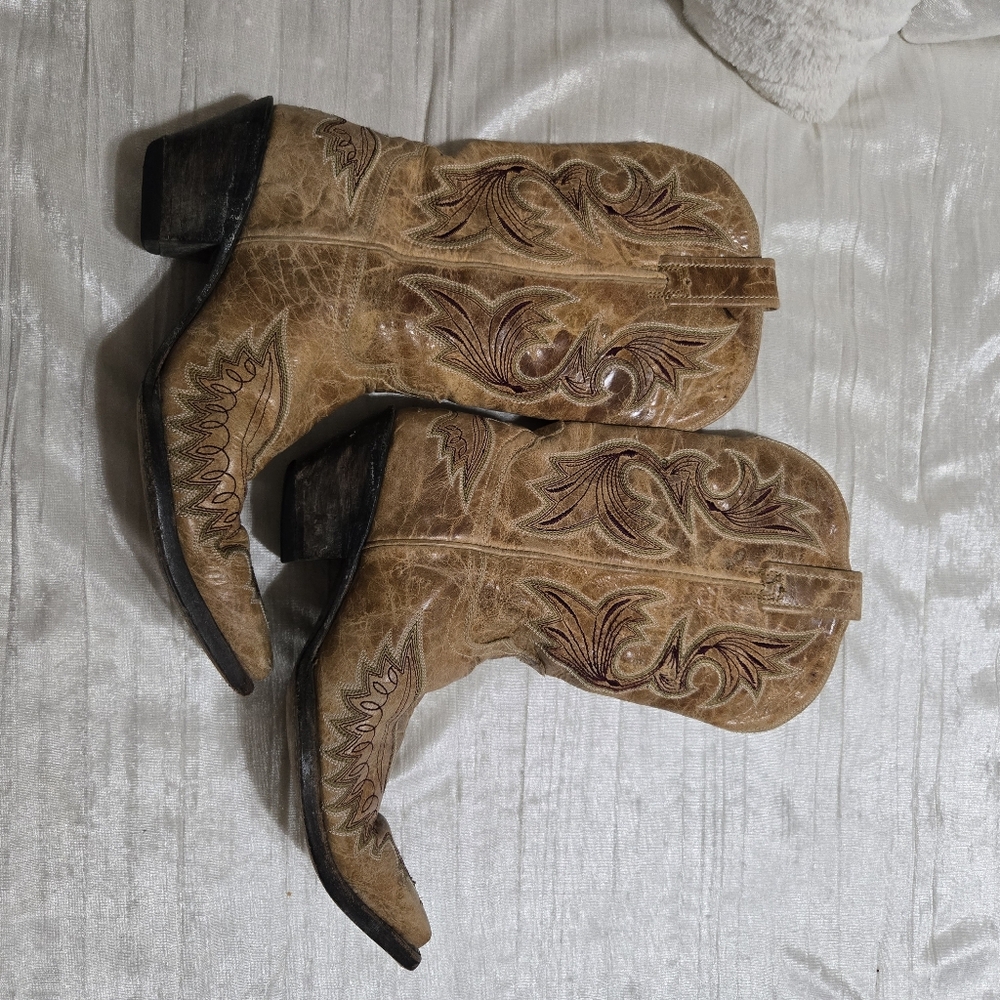 Eagle Cowboy Boots with Embroidered Design By Corral Size 8. - Picture 10 of 14